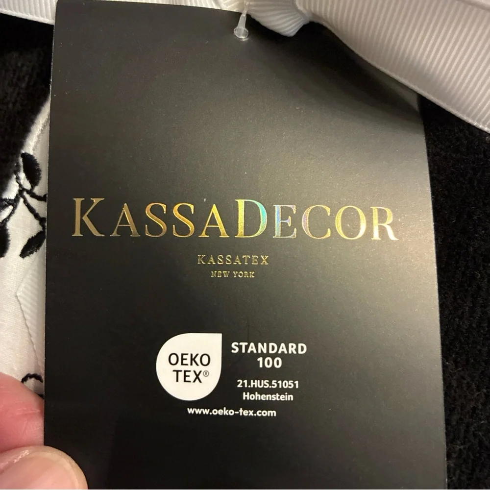 Kassatex Black and White Floral Hand Towels